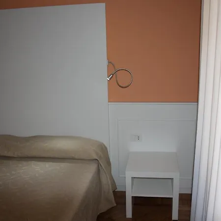 Via Mazzini 4* Στρέσα