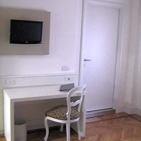 Via Mazzini 4* Στρέσα